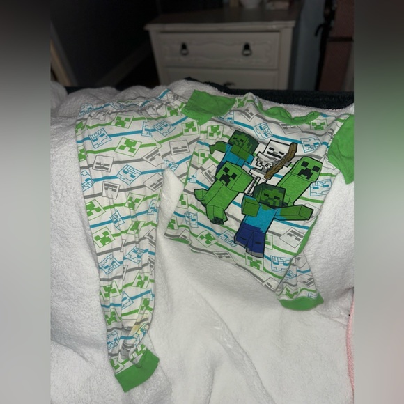 Various size PJs. - Picture 4 of 5